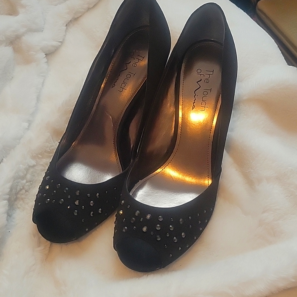 Peep toe pumps